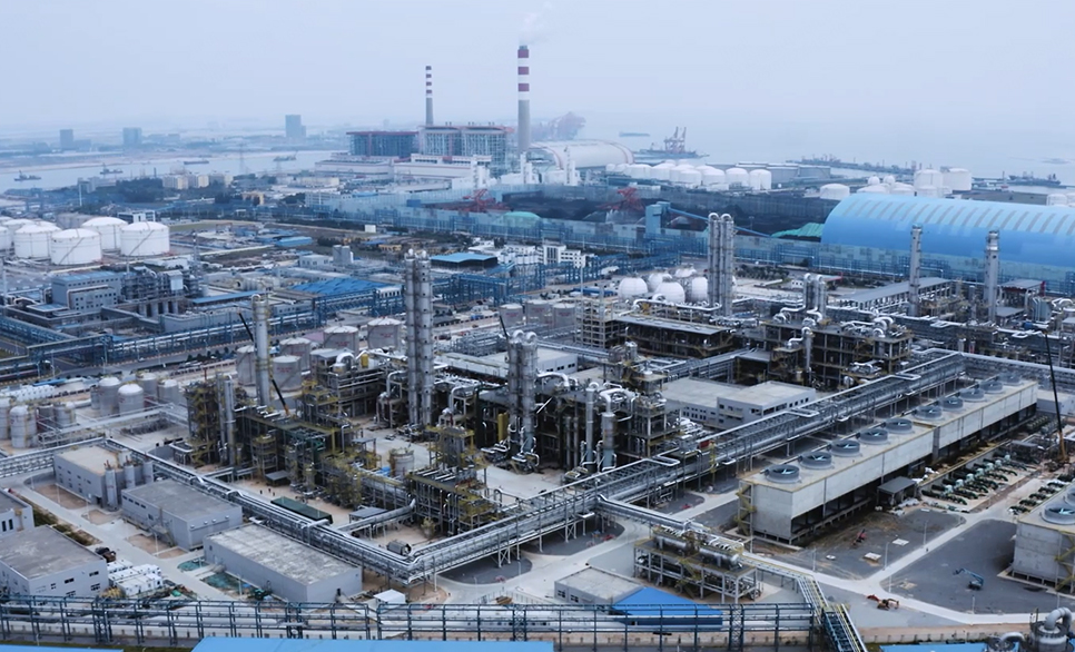 从数据孤岛到智能协同尊龙Z6官方网站以工业AI赋能广西华谊打造千亿级石化工业标杆